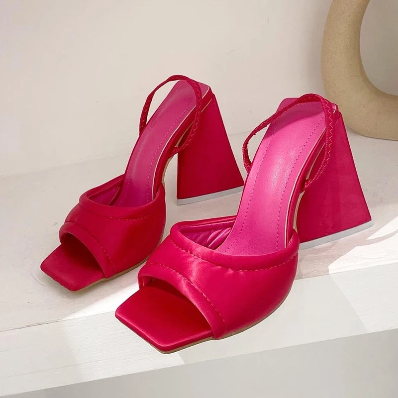 Isla - Sandals with open toe and triangular heels