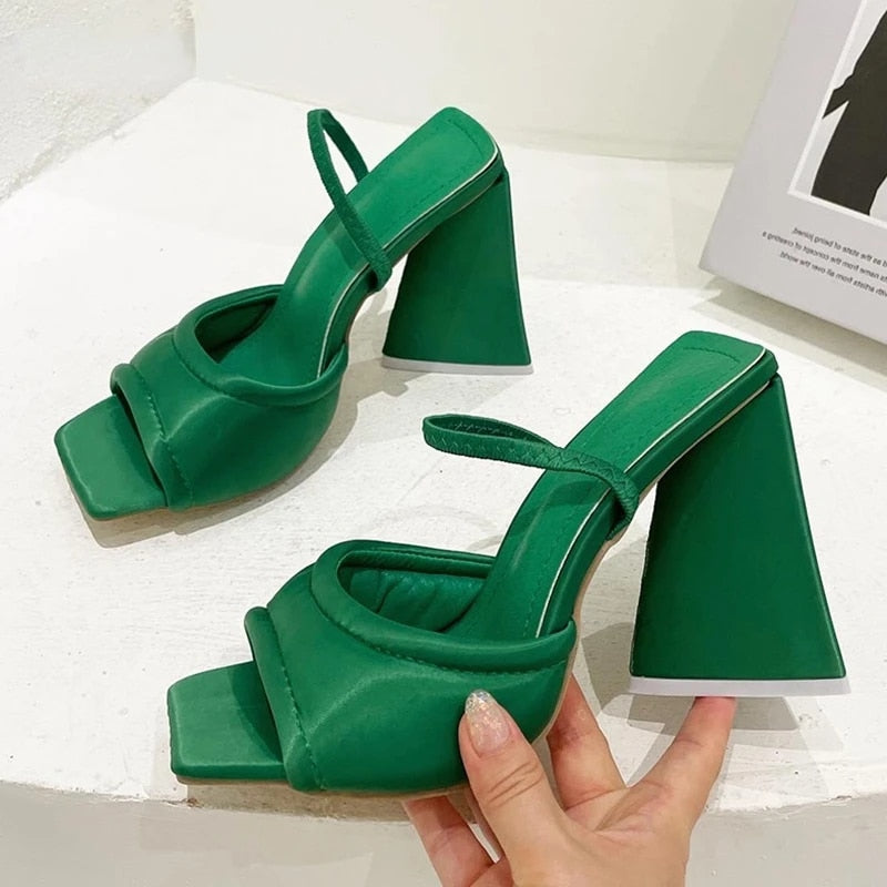 Isla - Sandals with open toe and triangular heels