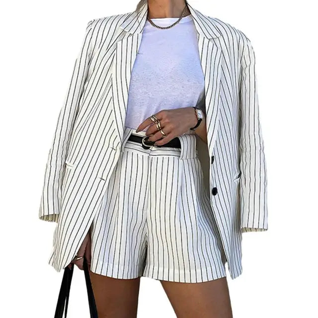 Mavy - Striped blazer with matching shorts set