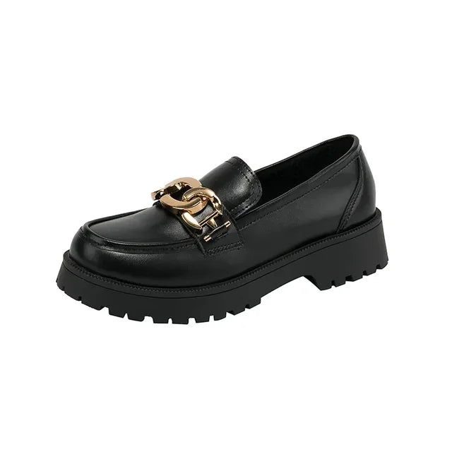 Eloise - Classic loafer with chain detail