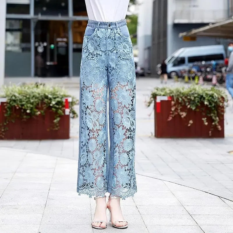 Aurelia - High-waisted jeans with lace patchwork