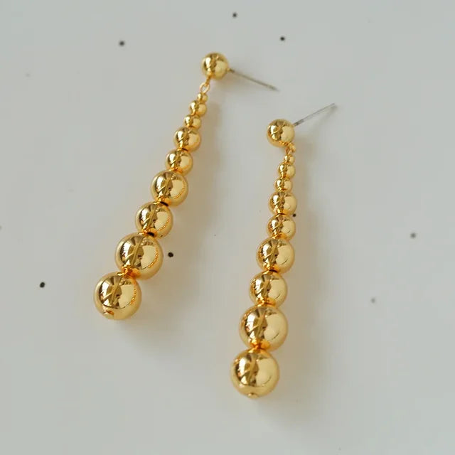 Ava - Chic earrings with metallic pearl strands