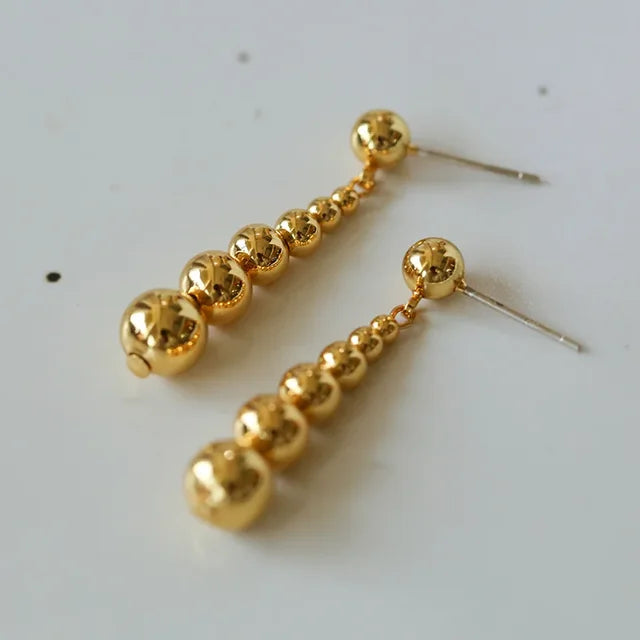 Ava - Chic earrings with metallic pearl strands