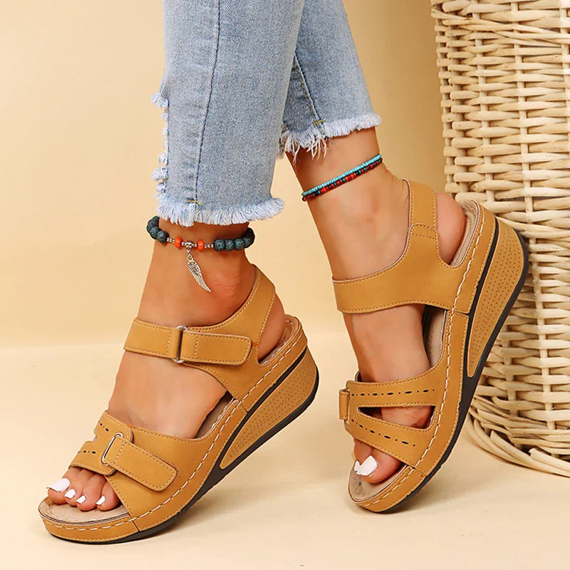 Lightweight platform sandals with wedge heel for summer