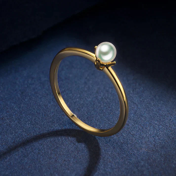 Luna - Minimalist gold ring with solitaire pearl