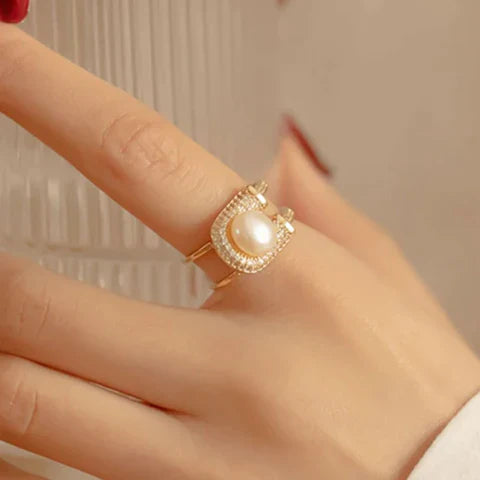 Cassia - Ring with split band, central pearl and pavé setting