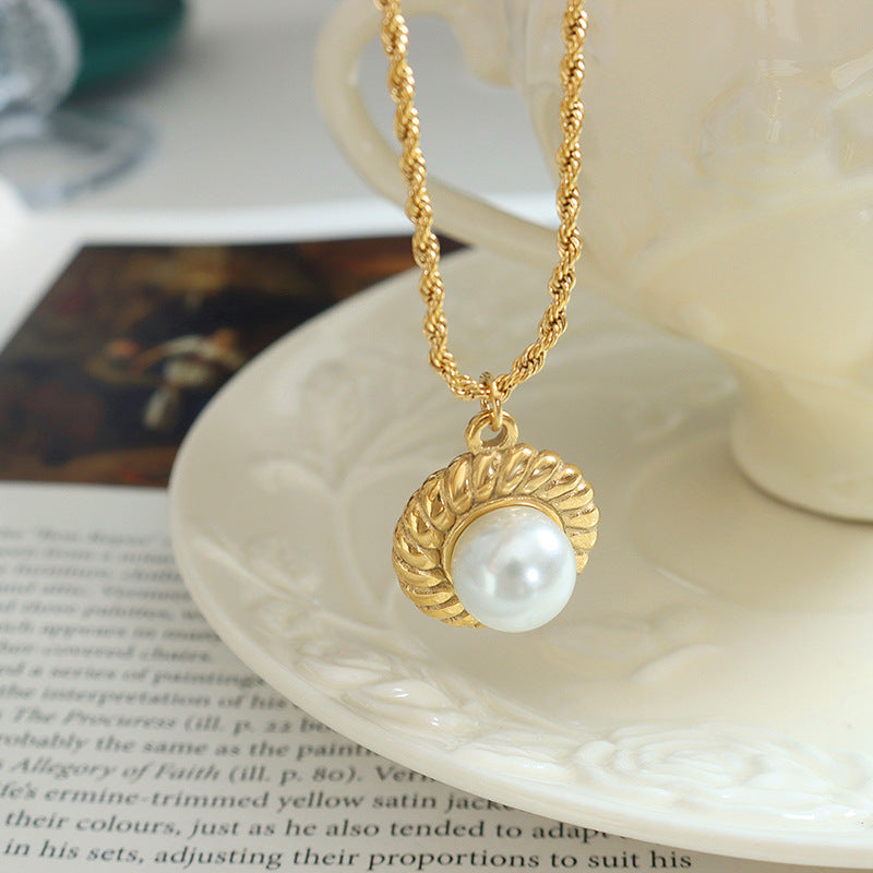 Elias - Gold-coloured rope necklace with pearl pendant