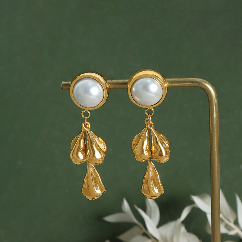 Aurelia - Pearl stud earrings with textured teardrop pendants