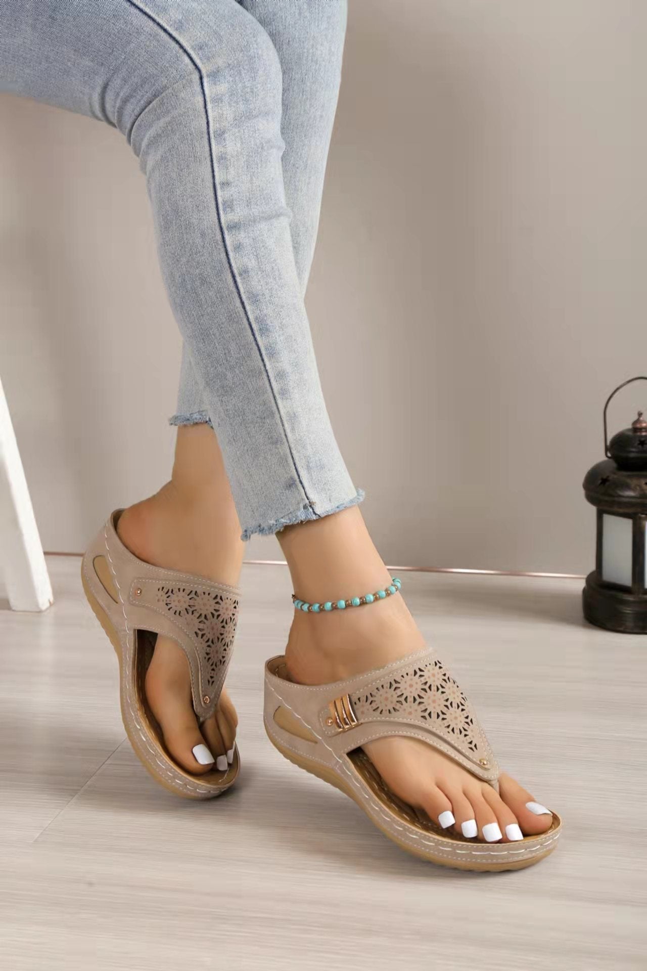 Lavina - Leather sandals with clip-toe wedge heel