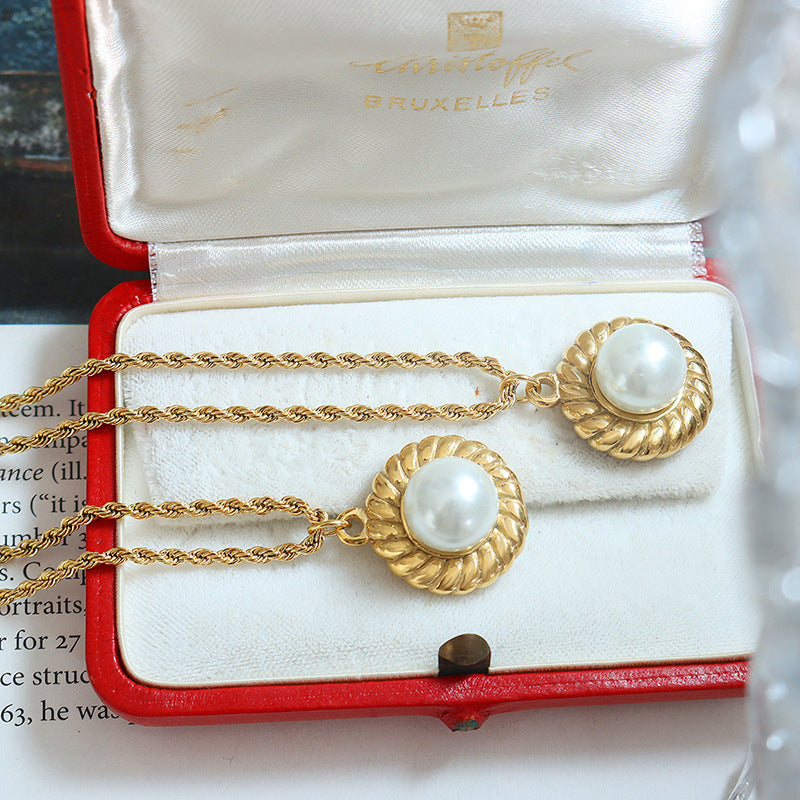 Elias - Gold-coloured rope necklace with pearl pendant