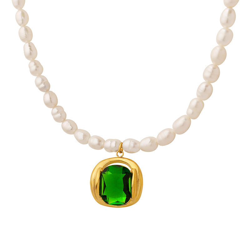 Eva - Elegant pearl necklace with green zircon pendant