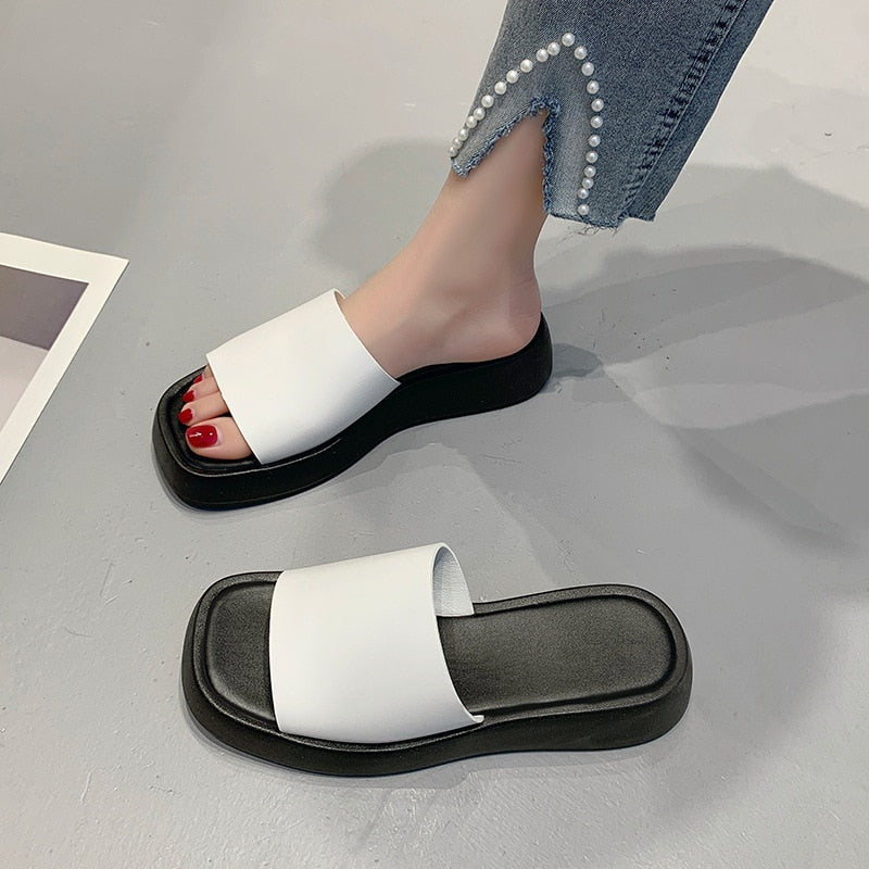 Eva - Minimalist slide sandals with wide strap