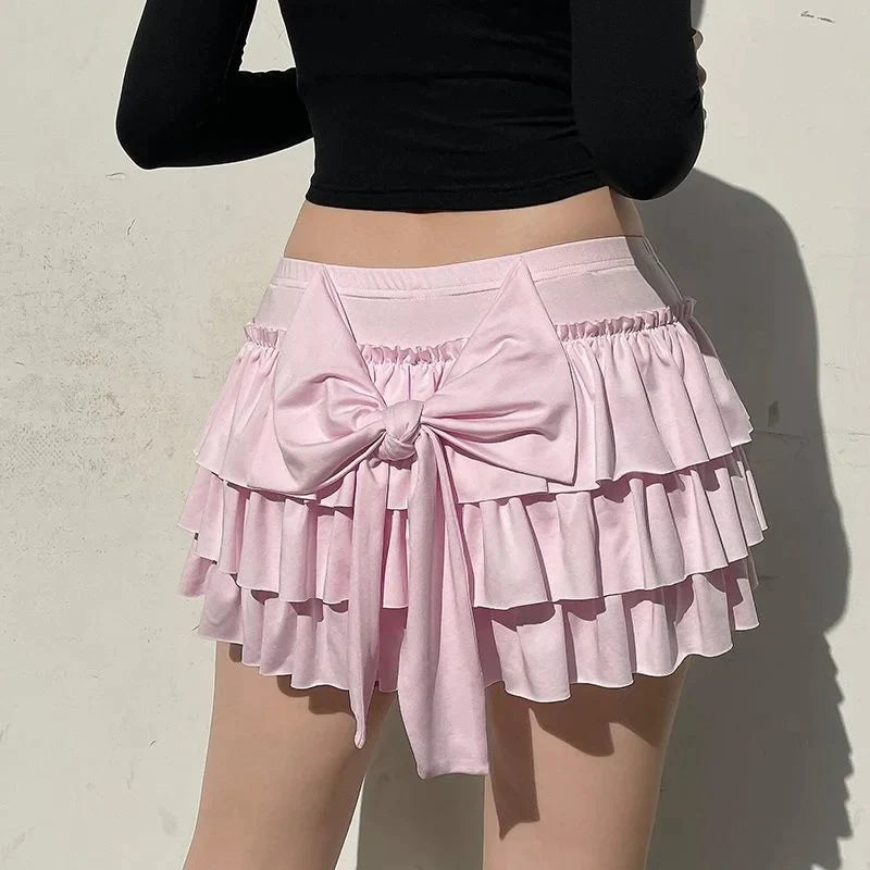 Mia - Shorts with ruffled hem and satin bow detail