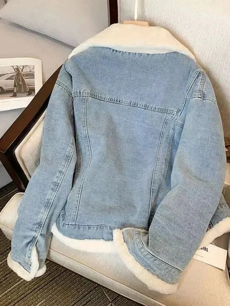 Fleece-Lined Denim Jacket for Women with Loose Fit and Fur Collar