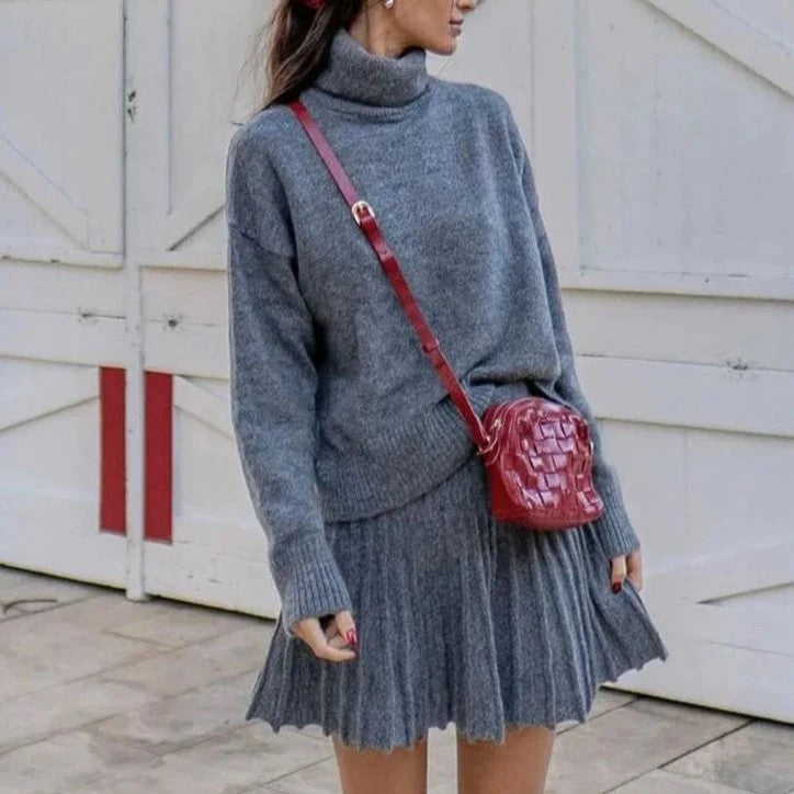 Sophia - Ribbed turtleneck jumper with crop cut and pleated skirt set