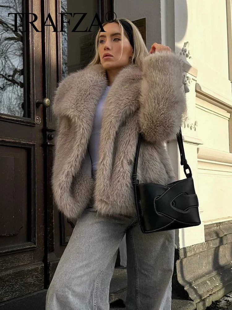 TRAFZA Women's Vintage Style Cropped Faux Fur Jacket - Elegant Loose Long Sleeve Coat - Thick and Warm Outerwear