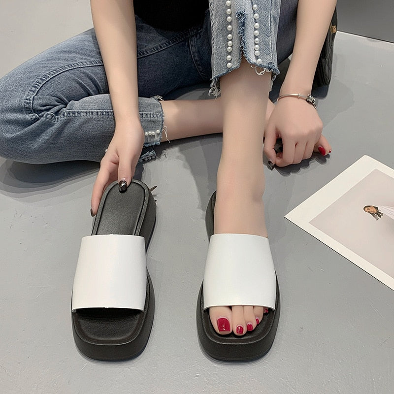 Eva - Minimalist slide sandals with wide strap