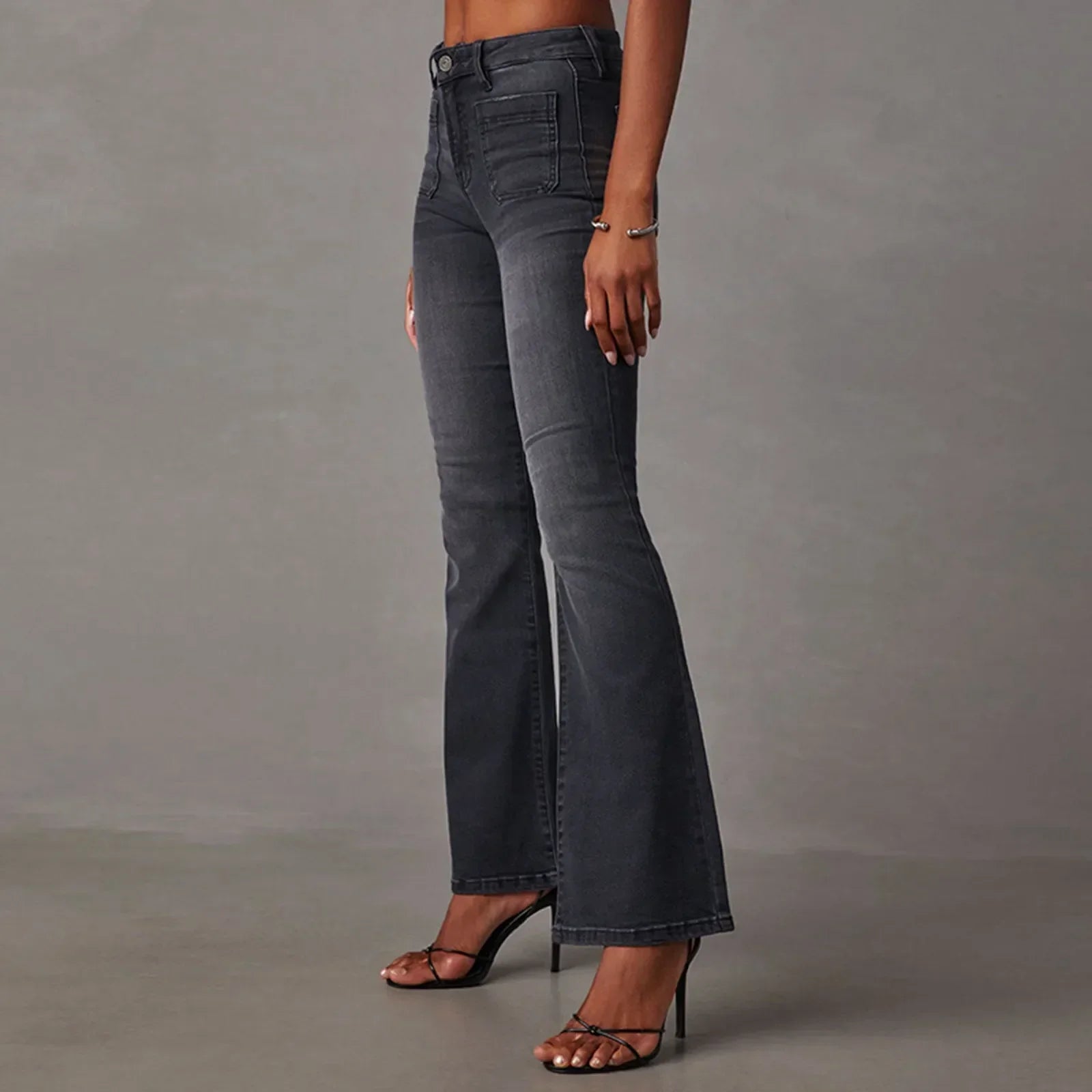 Zoe - Chic bootcut jeans with a low rise