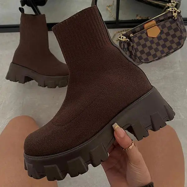 Knitted ankle boots with trendy sole