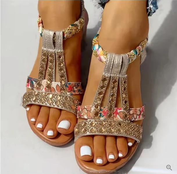 Mia – sandals with a wedge heel