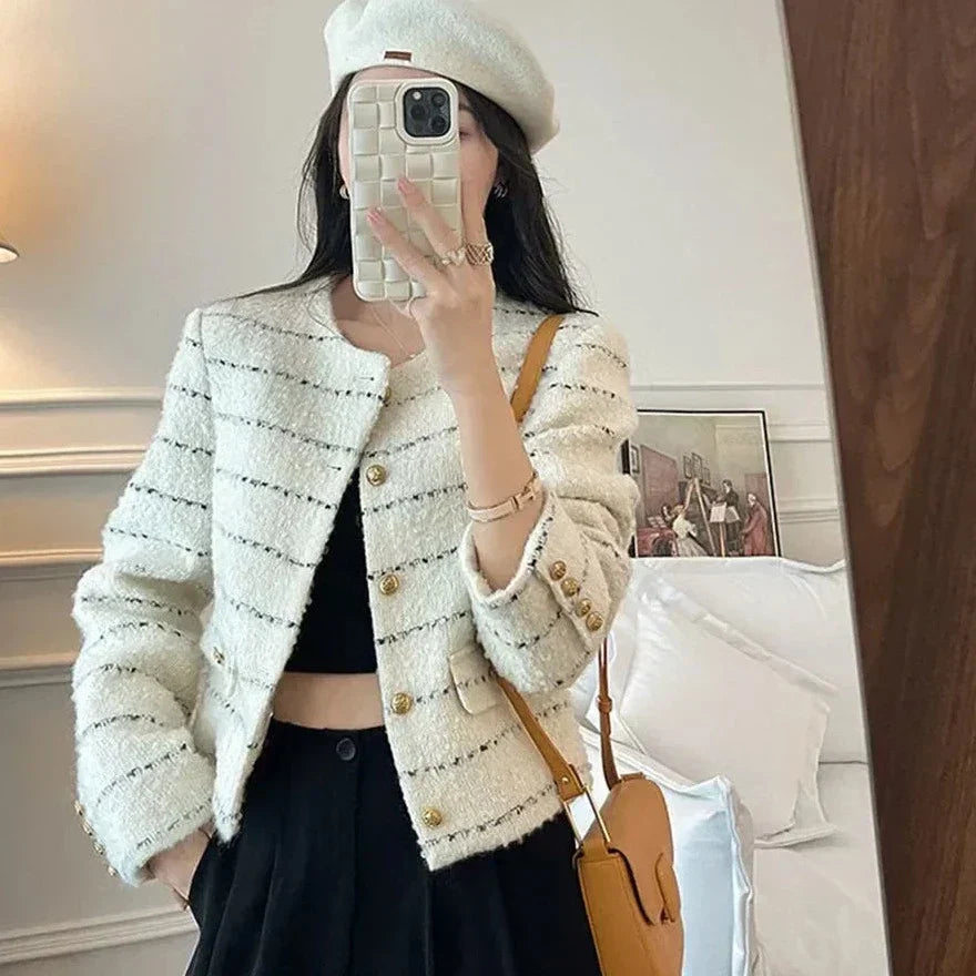 Elegant short tweed jacket