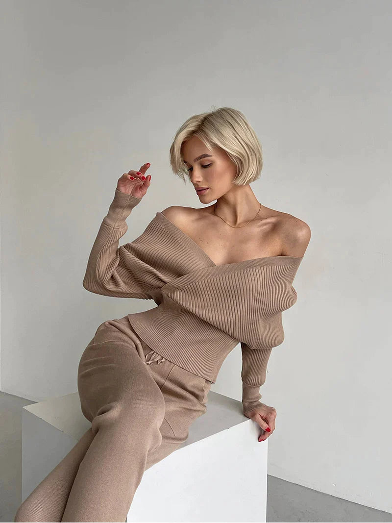 Sexy two-piece off-the-shoulder knitted suit