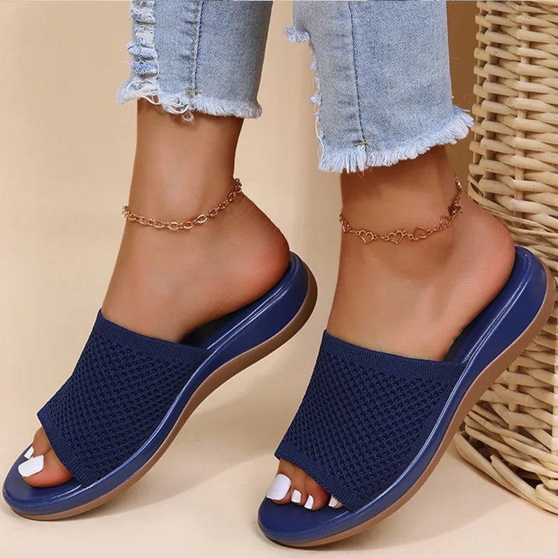 Flat sandals for indoors and outdoors