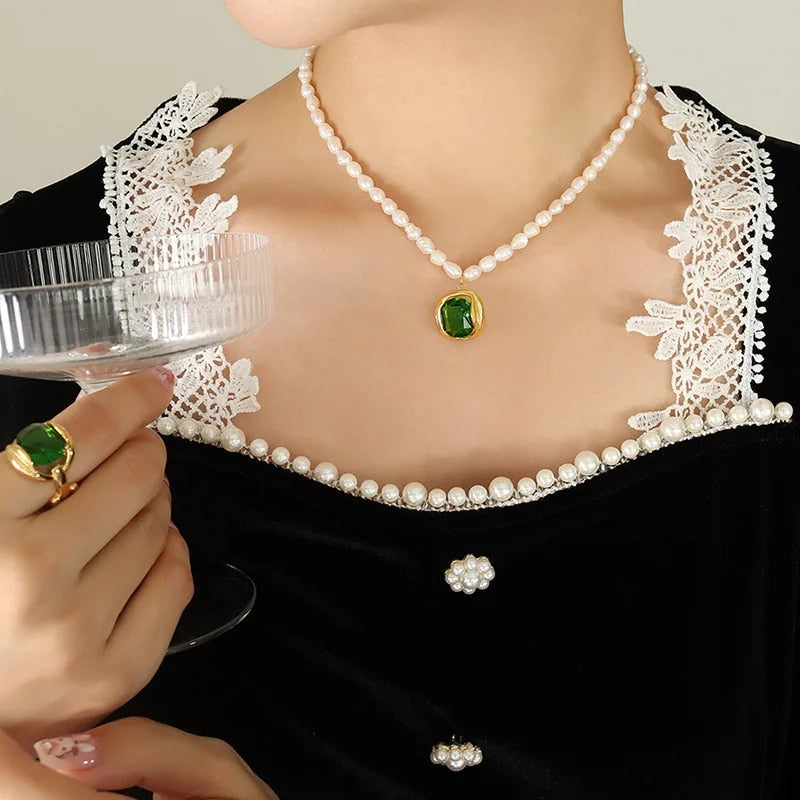 Eva - Elegant pearl necklace with green zircon pendant