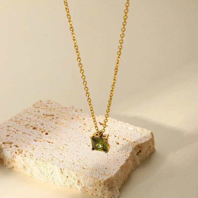 Rebecca - Necklace with solitaire square pendant