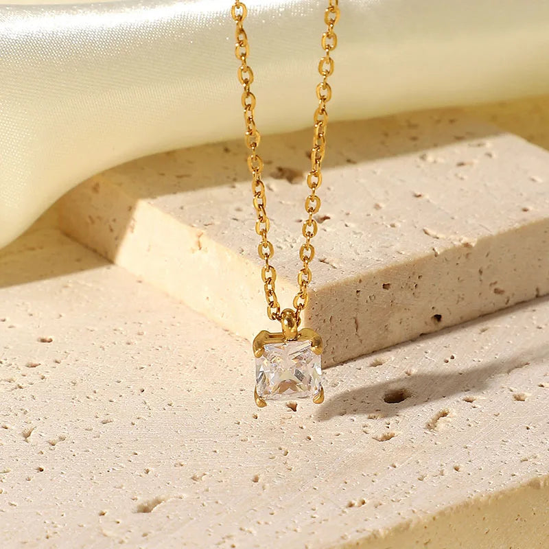 Rebecca - Necklace with solitaire square pendant