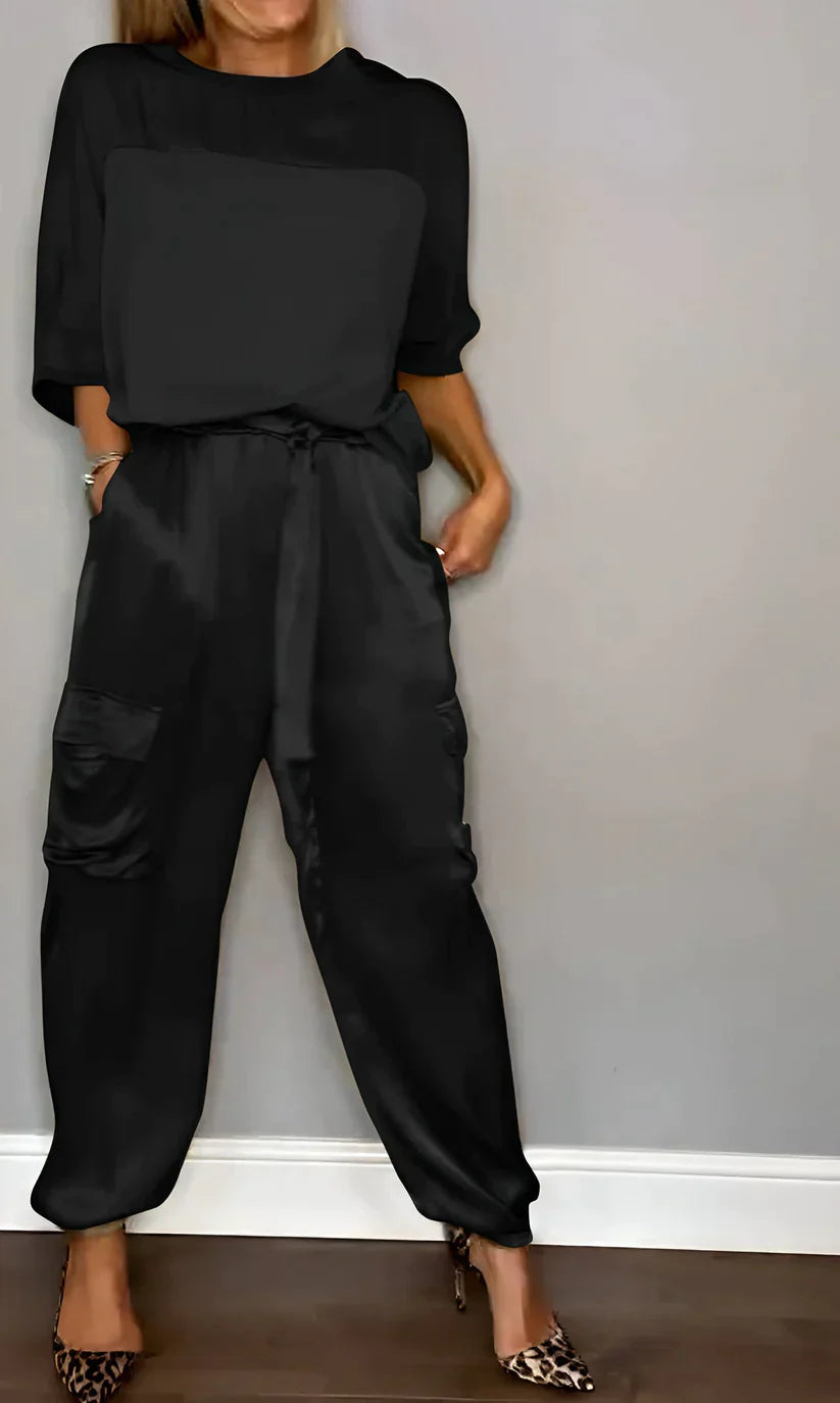 Silkease – two-piece suit consisting of a top and trousers with half sleeves