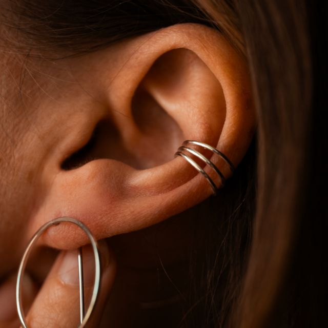 Lara - Spiral ear cuff with shiny surface