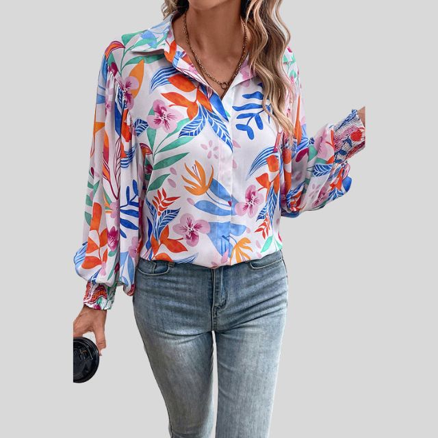 Aira - Flowing blouse with floral print