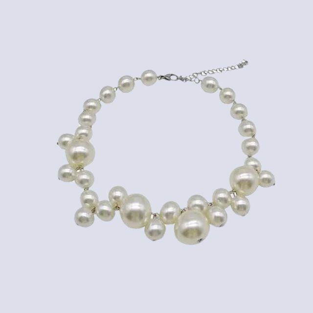 Vivienne - Chunky pearl necklace with drop detail