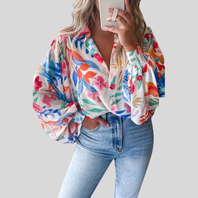 Aira - Flowing blouse with floral print