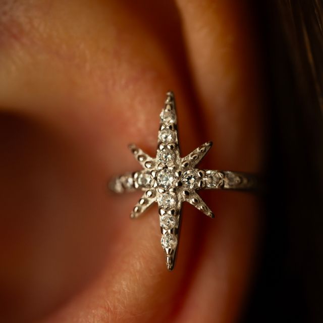 Elodia - Starburst stud earrings with rhinestone