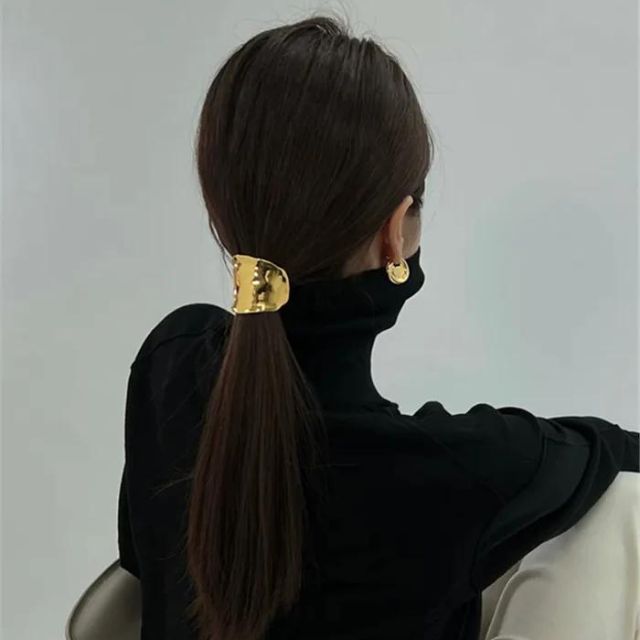 Jia - Metal hairband with sculptural design