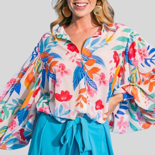 Aira - Flowing blouse with floral print