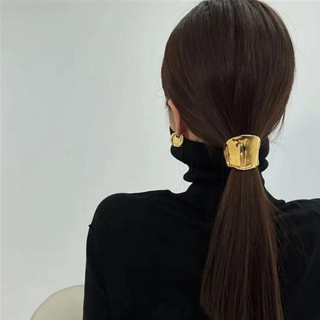 Jia - Metal hairband with sculptural design