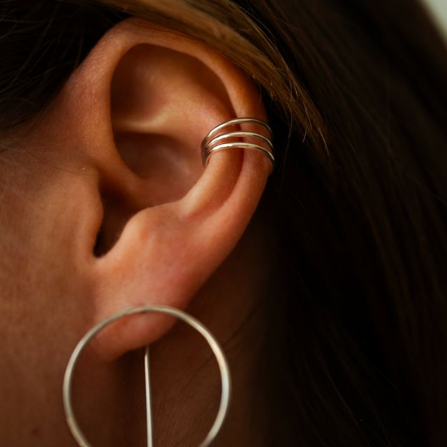 Lara - Spiral ear cuff with shiny surface