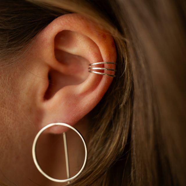 Lara - Spiral ear cuff with shiny surface