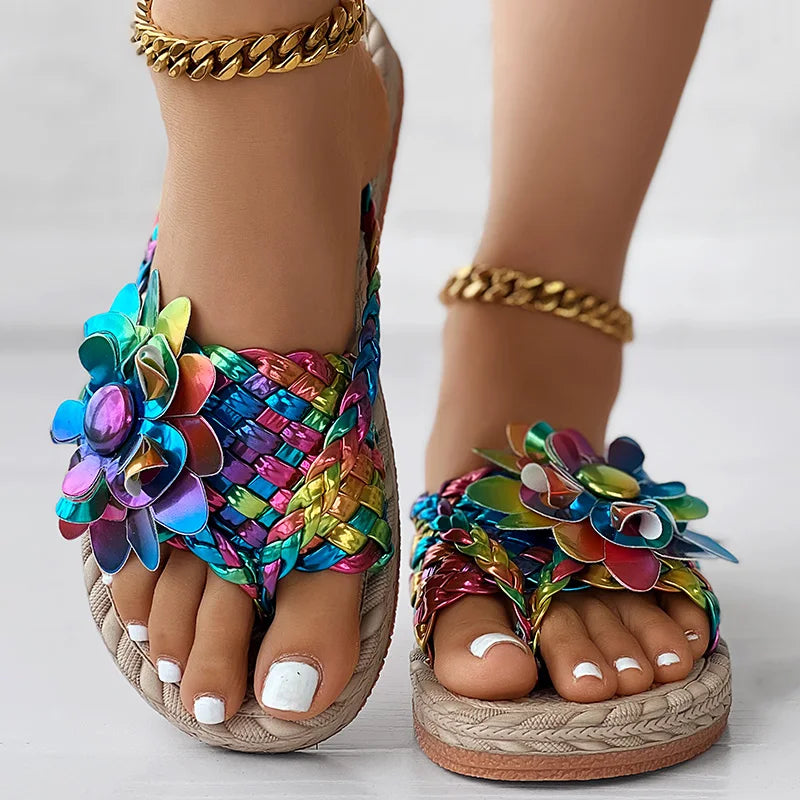 Flat casual shoes with braided floral pattern