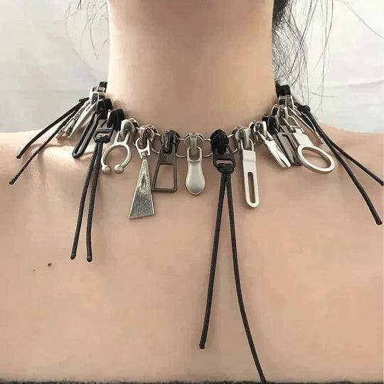 Zippora - Fancy zip pendant choker