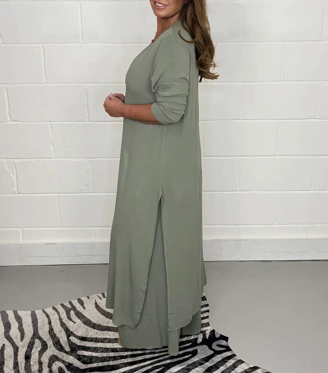 Set of long top and trousers