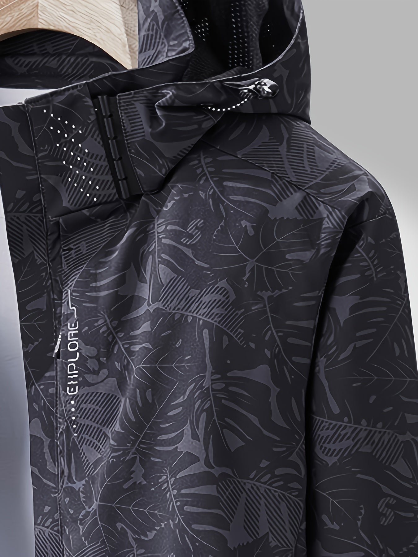 Camouflage outdoor jacket for women
