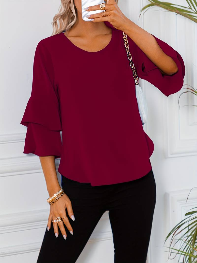 Abigail – blouse with a round neckline and flared sleeves