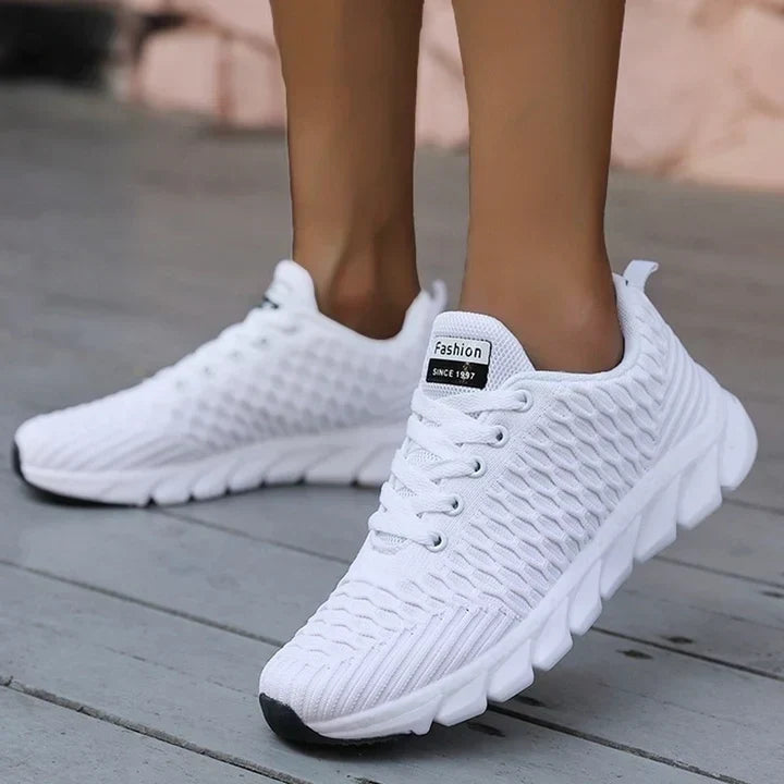 Dynamicrun knitted sneakers – flexible & breathable