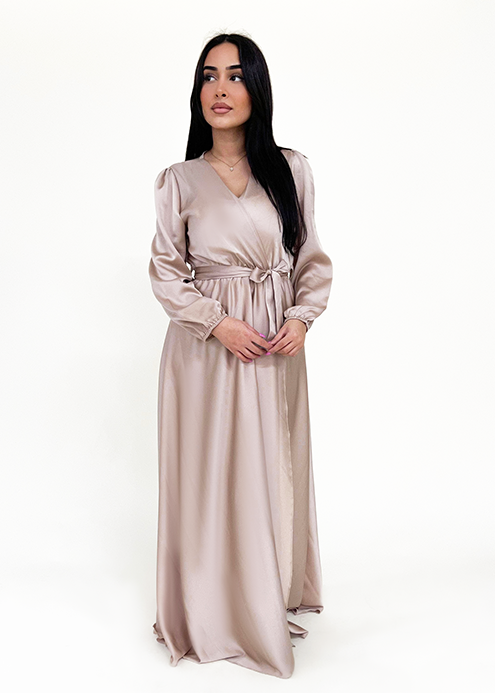 Stylish long dress for women - 2024 Edition