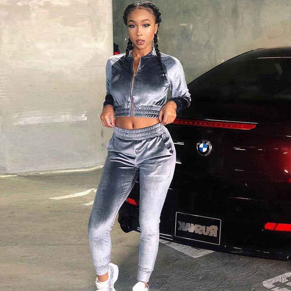 Chic A tracksuit with a short sweatshirt