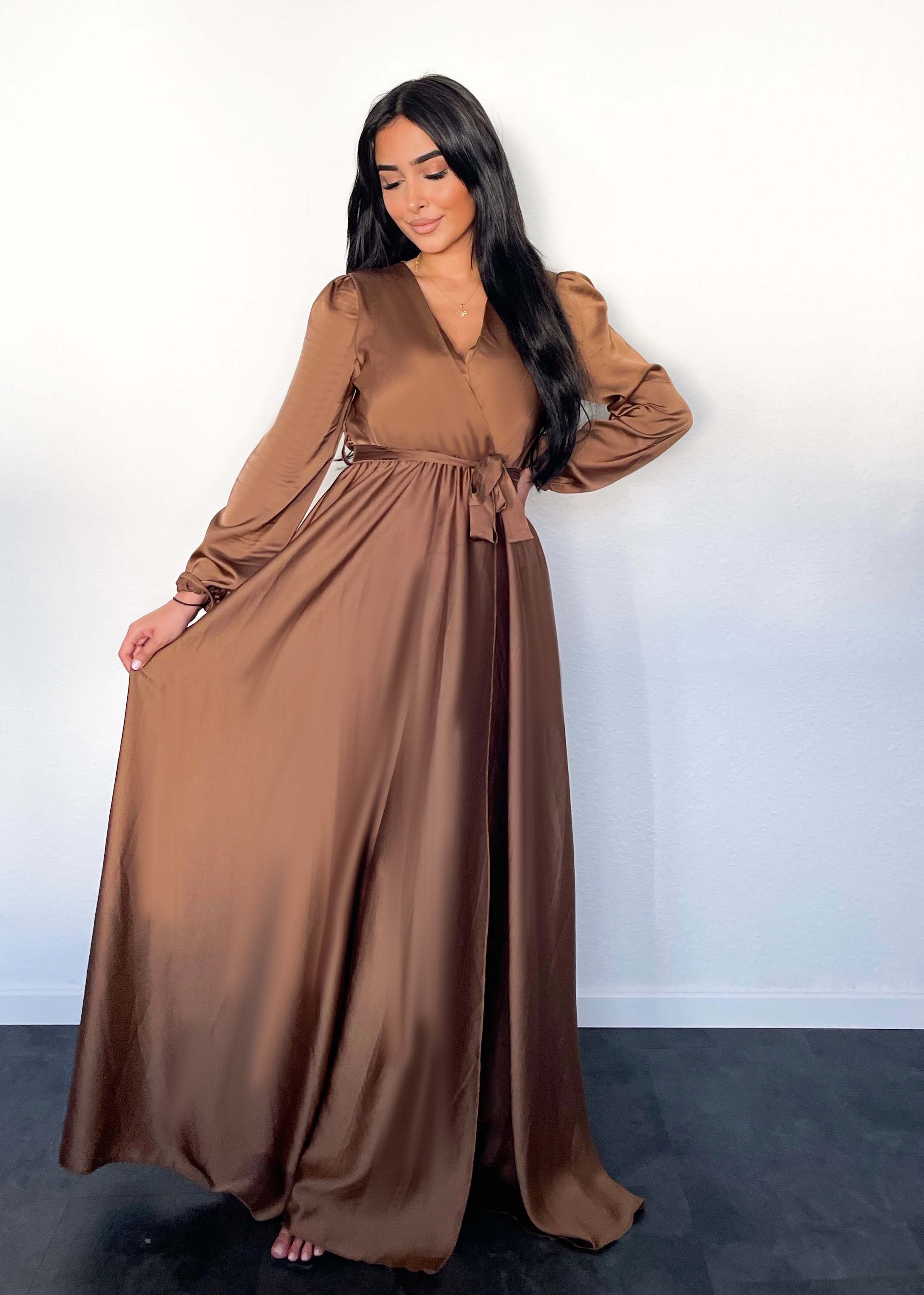 Stylish long dress for women - 2024 Edition